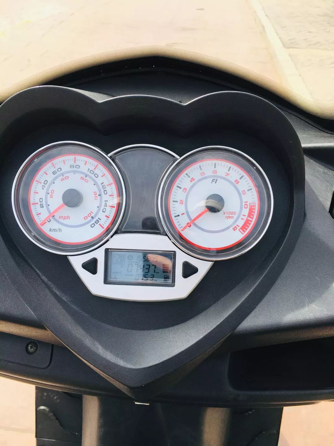 16年贝纳利银刃250现在值多少钱,贝纳利银刃250踏板摩托车跑偏