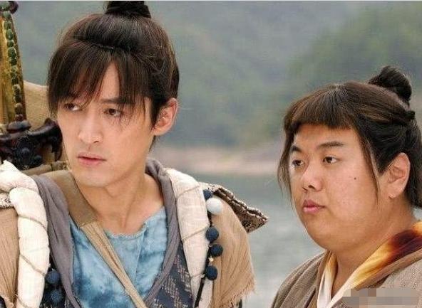 他最穷时全身上下只剩9块钱,坦承前辈的两个提醒,改变了他的一生