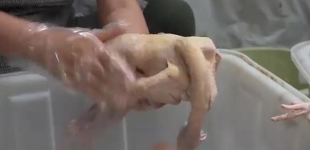 山东美女靠一锅盐发家,3年开8家店,月入至少30万,全城独一份