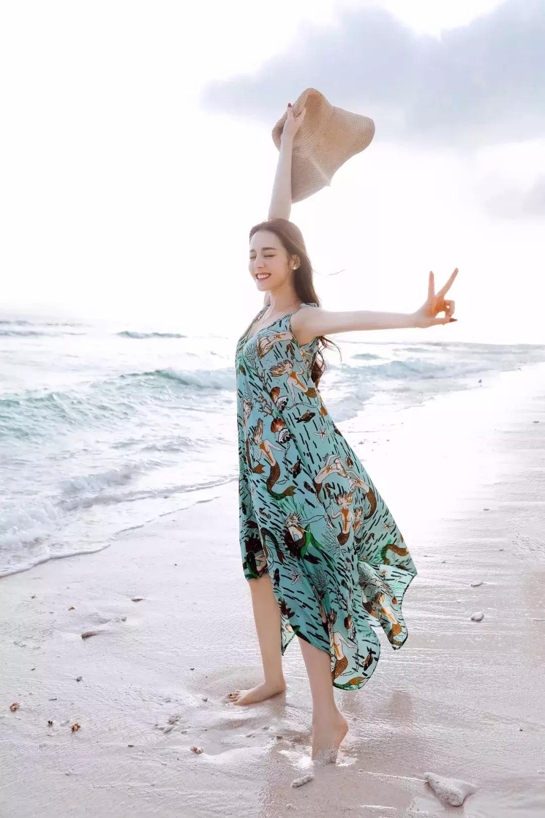 洋气上档次吊带裙秋冬内搭,今年最火的吊带裙内搭