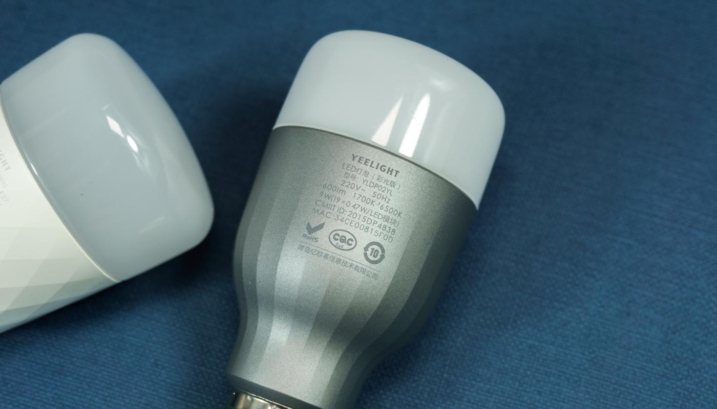 只需更换一个灯泡，即可让房间充满光污染，然后请开始你的表演