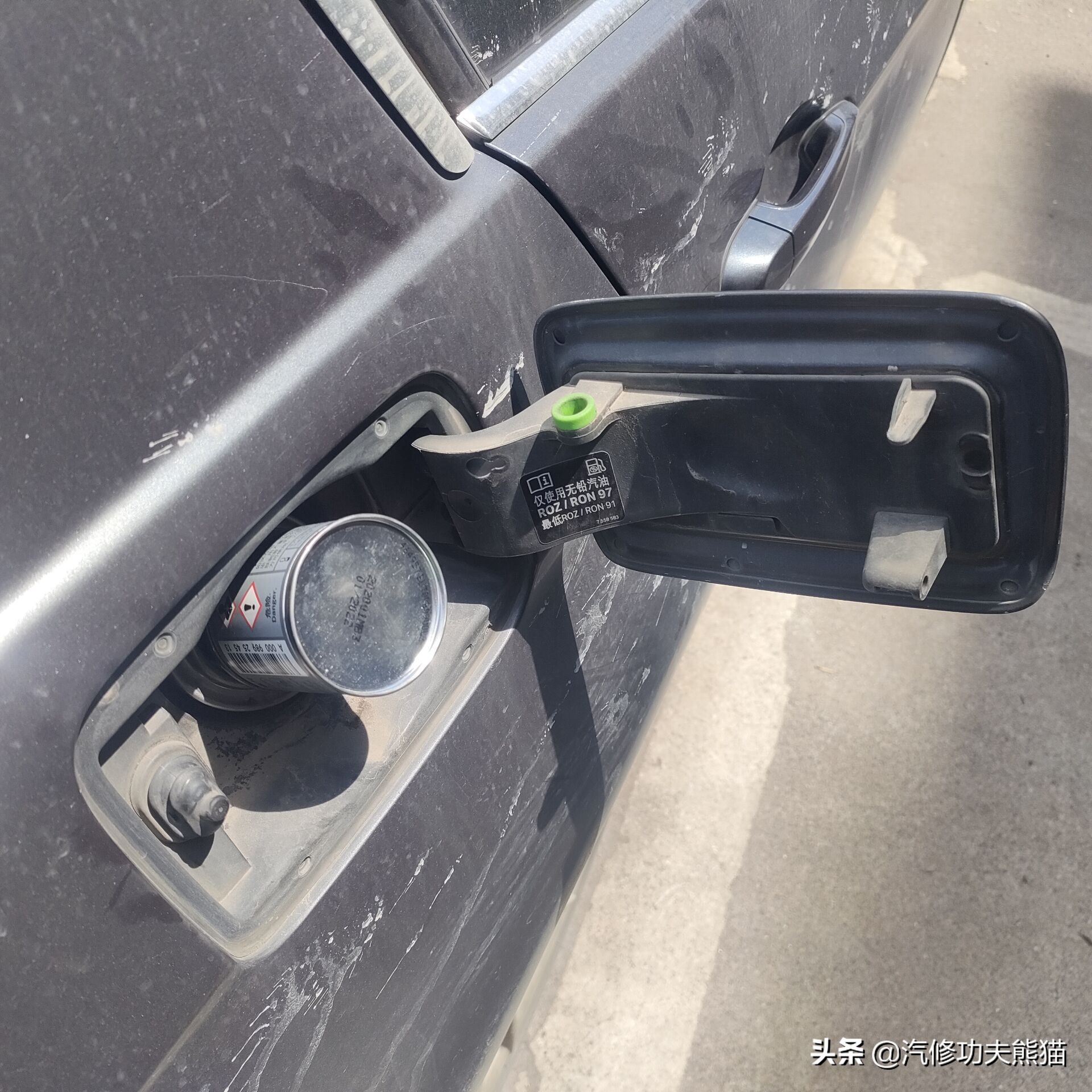 宝马e90325i2007款,宝马e90漏机油通病