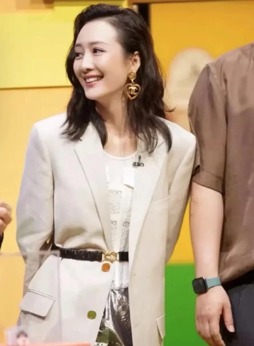 钟楚曦耳环高清图片,钟楚曦耳饰特辑