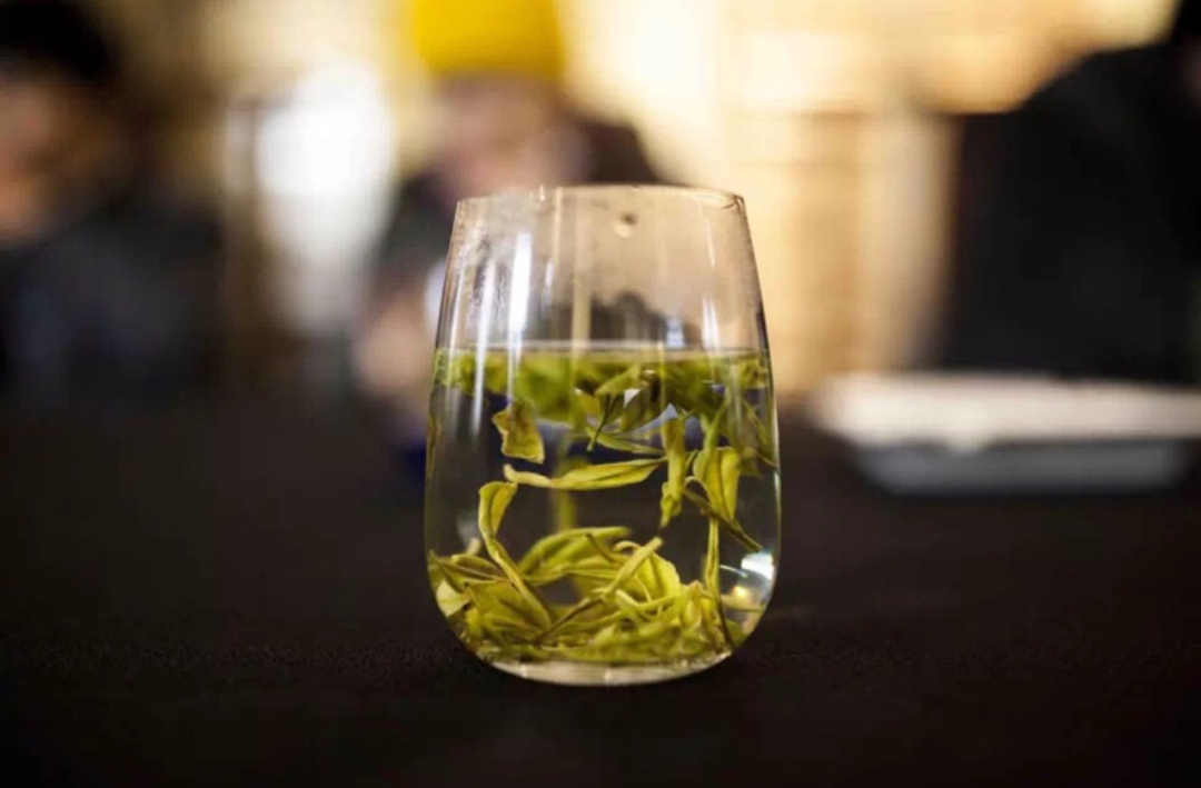 慢里乾坤大，快人多不知