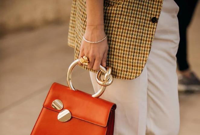 bv电话线手链多少钱,bv红绳手链多少钱