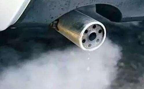 汽车尾气异常怎么回事,尾气排放故障灯亮需要停车检查吗