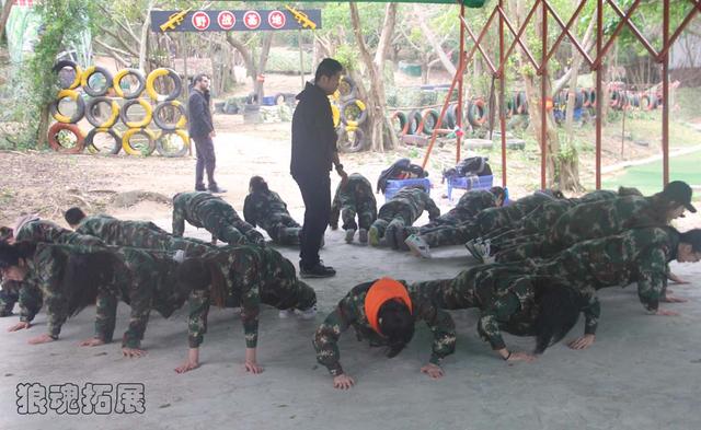 cs野外拓展真人比赛,户外拓展真人cs好玩吗