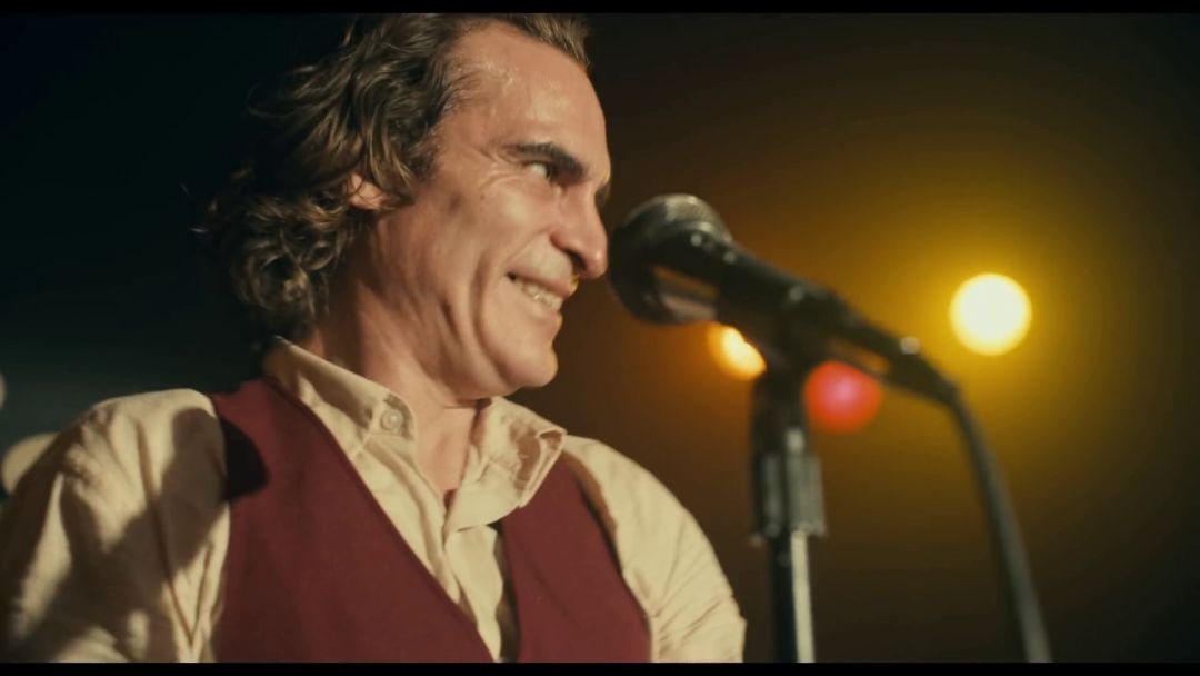 小丑口碑大爆豆瓣评分9,dc新片小丑首曝预告风格黑暗