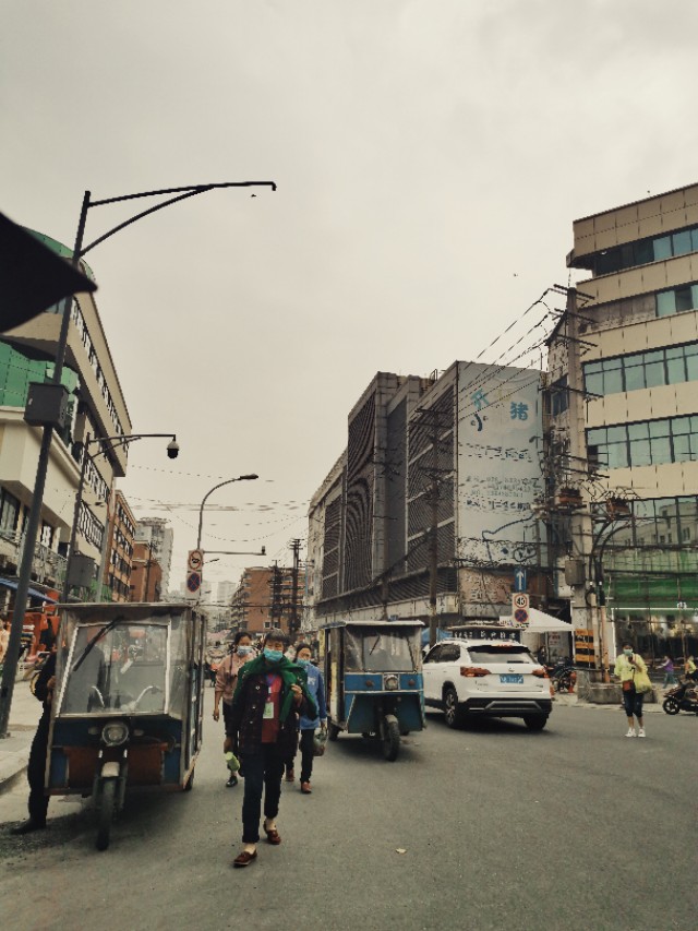 成都荷花池批发市场离哪个景点近,成都荷花池布料批发市场在哪里