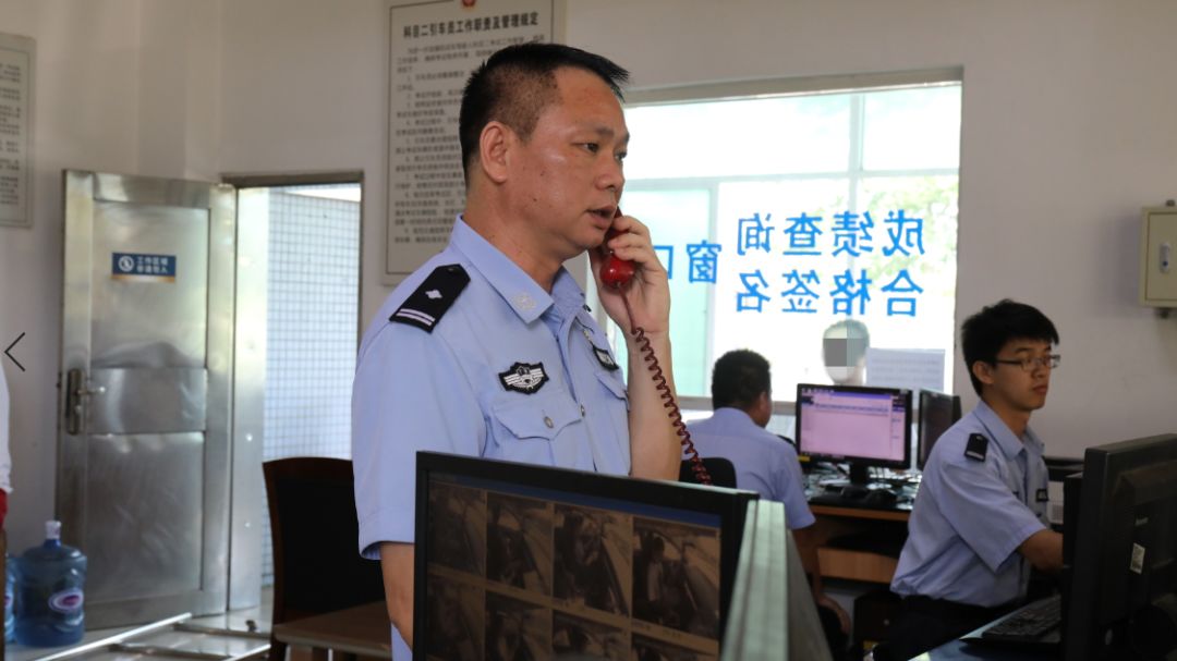 女学员挂科崩溃大哭,女学员挂科崩溃