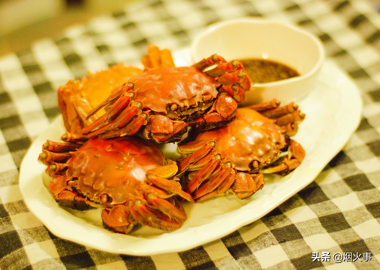 大闸蟹热水蒸还是冷水蒸多长时间,大闸蟹是用热水蒸还是冷水蒸