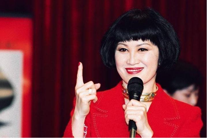 靳羽西人生经历,靳羽西个人经历