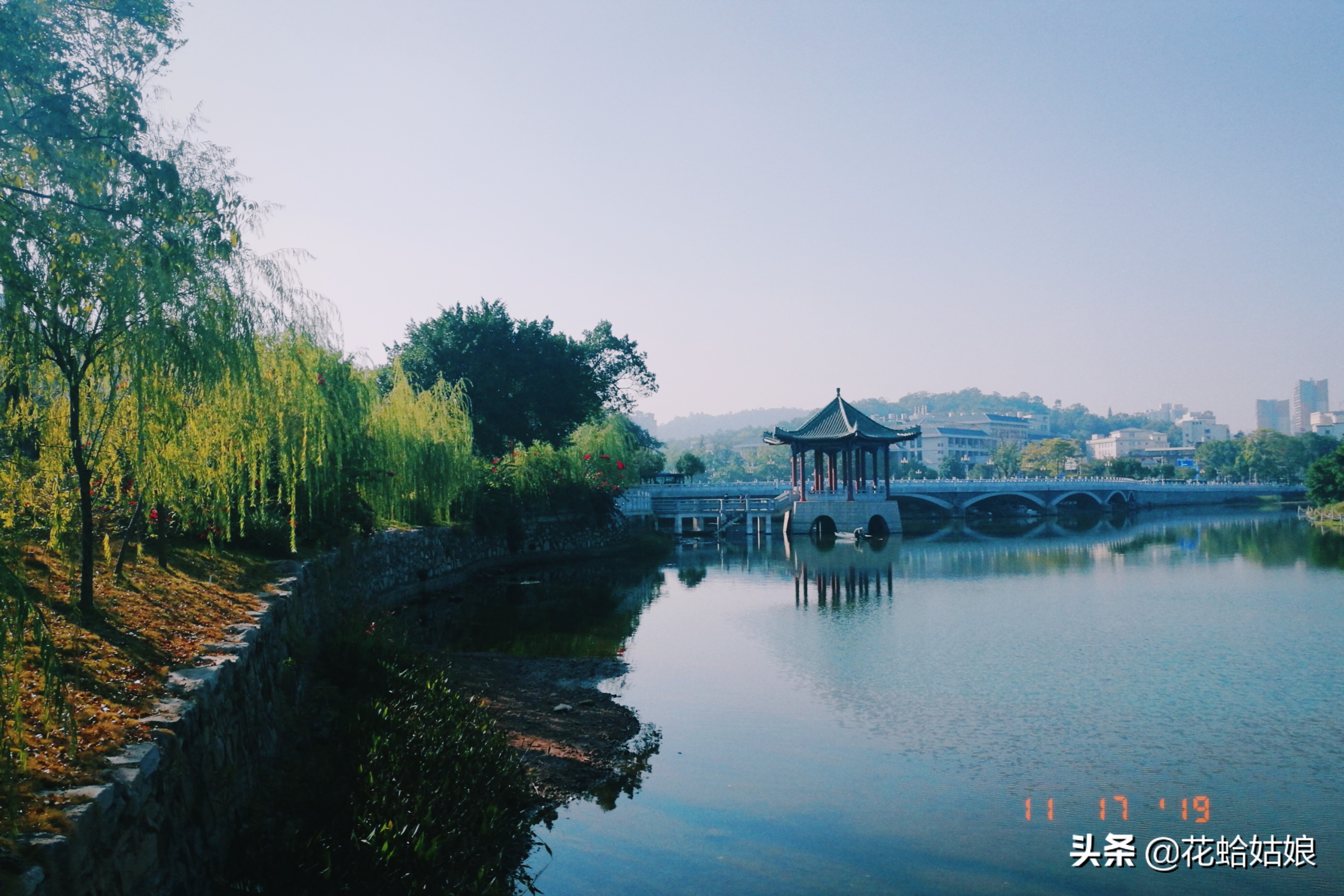 有苎萝西子之美誉的惠州西湖,是国家5*级A**旅游景区,静中带美