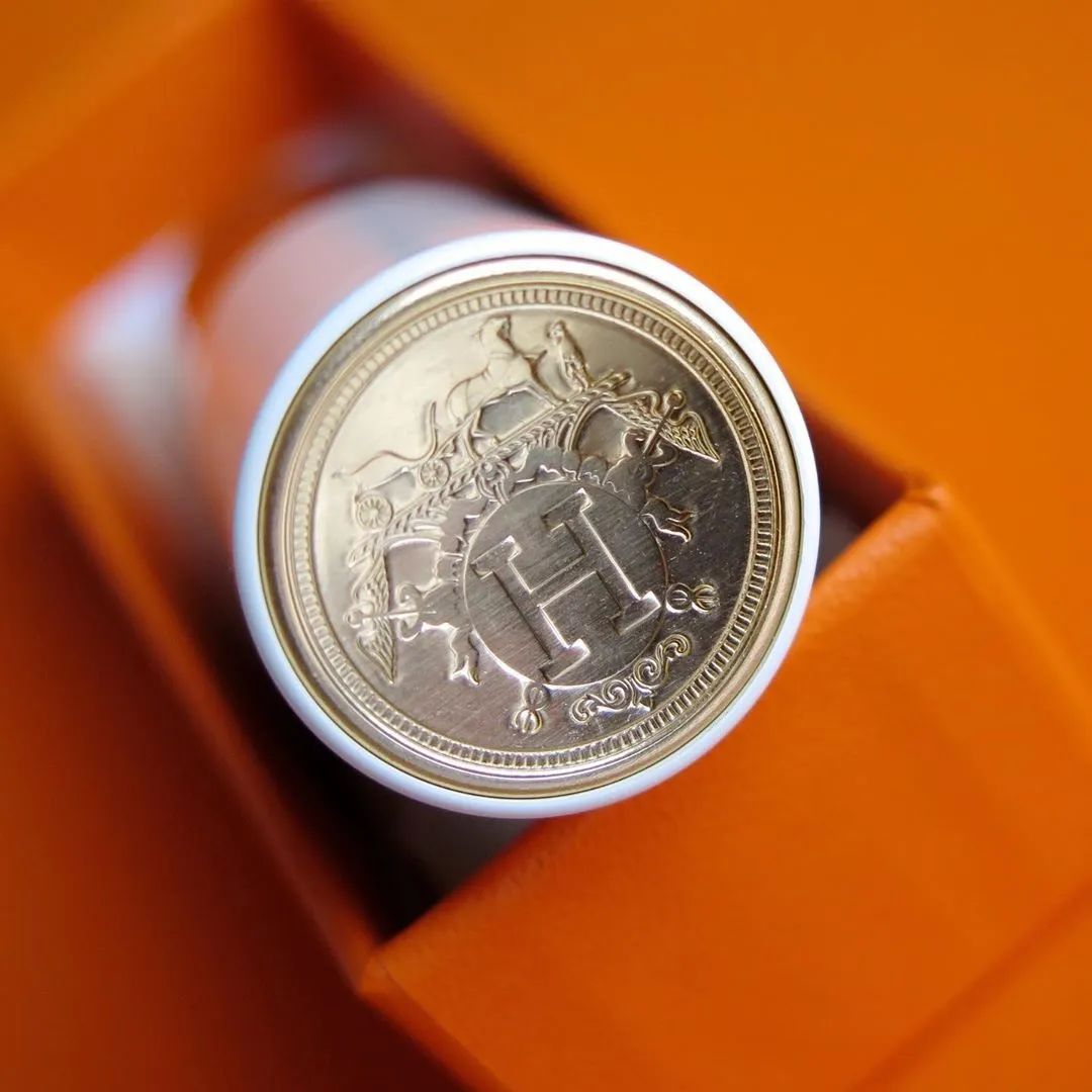 奢侈品下场battle卖口红，爱马仕、周仰杰，该买哪一支？