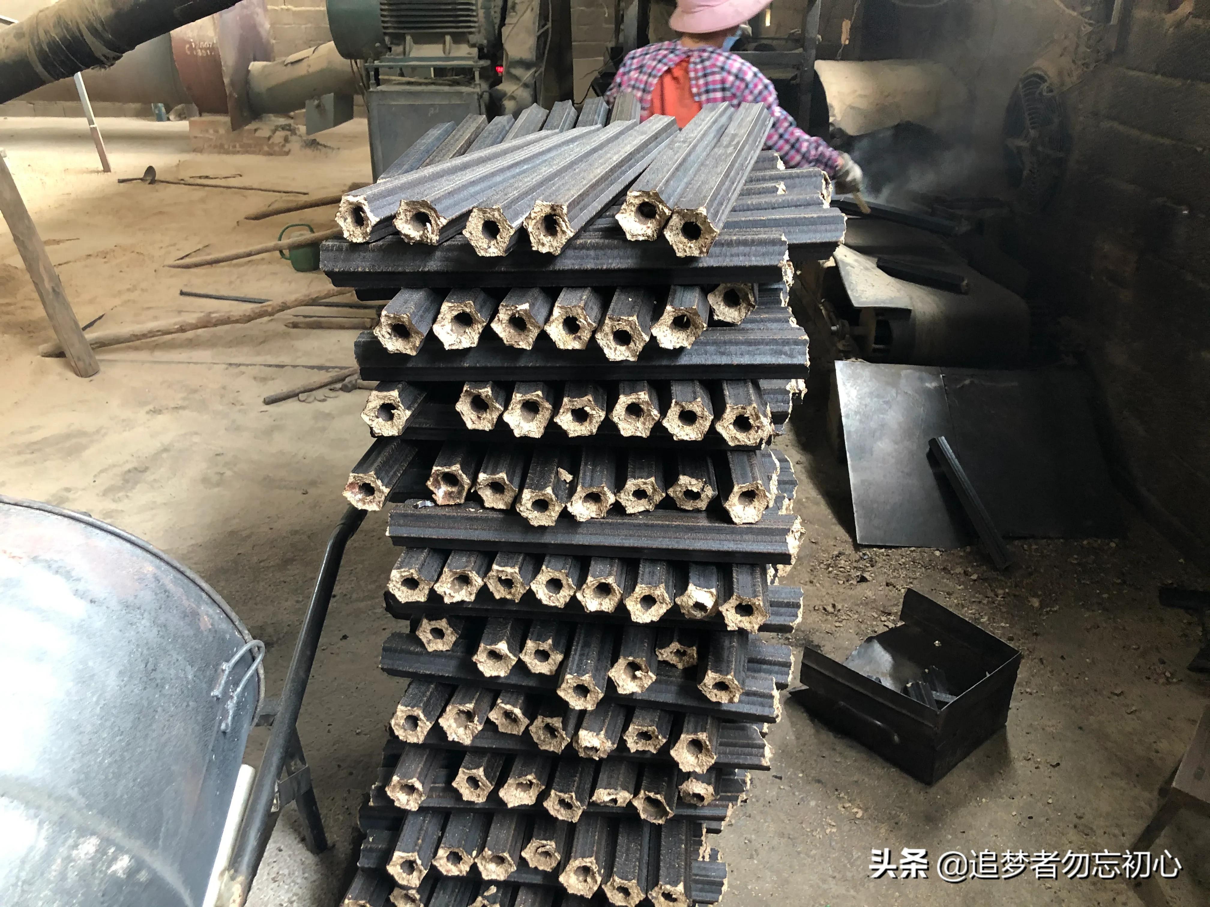 机制炭怎么区分好坏,机制炭和木炭的区别哪个好用