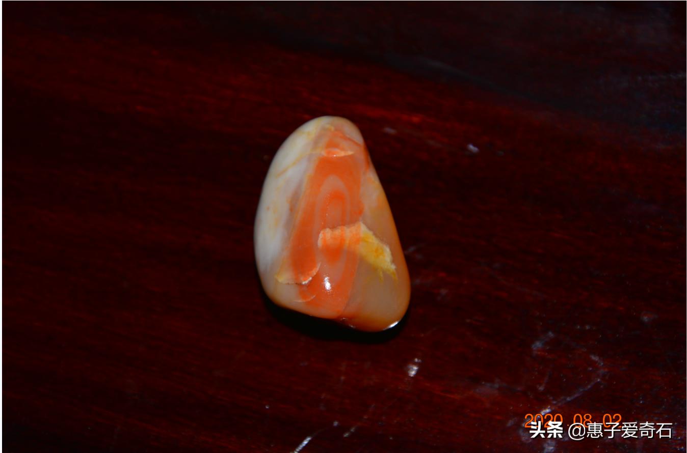 纯正的黄龙玉玉石手串,黄龙玉在玉石中排第几位