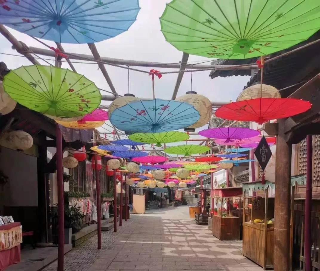 和奥运冠军杨倩合影,杨倩家乡观看奥运会