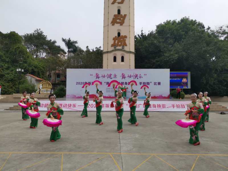 老年秧歌队庆祝元宵节,赞美老年秧歌队