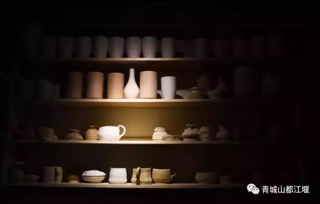 拒绝“人从众”！这个国庆必须到都江堰耍个“懒”，老街茶房、泥塑木作、古园书屋，快来享受你的小闲趣~