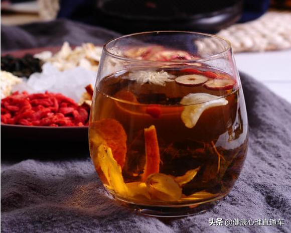 99岁女中医揭秘青春驻颜术,老中医怎样做驻颜术