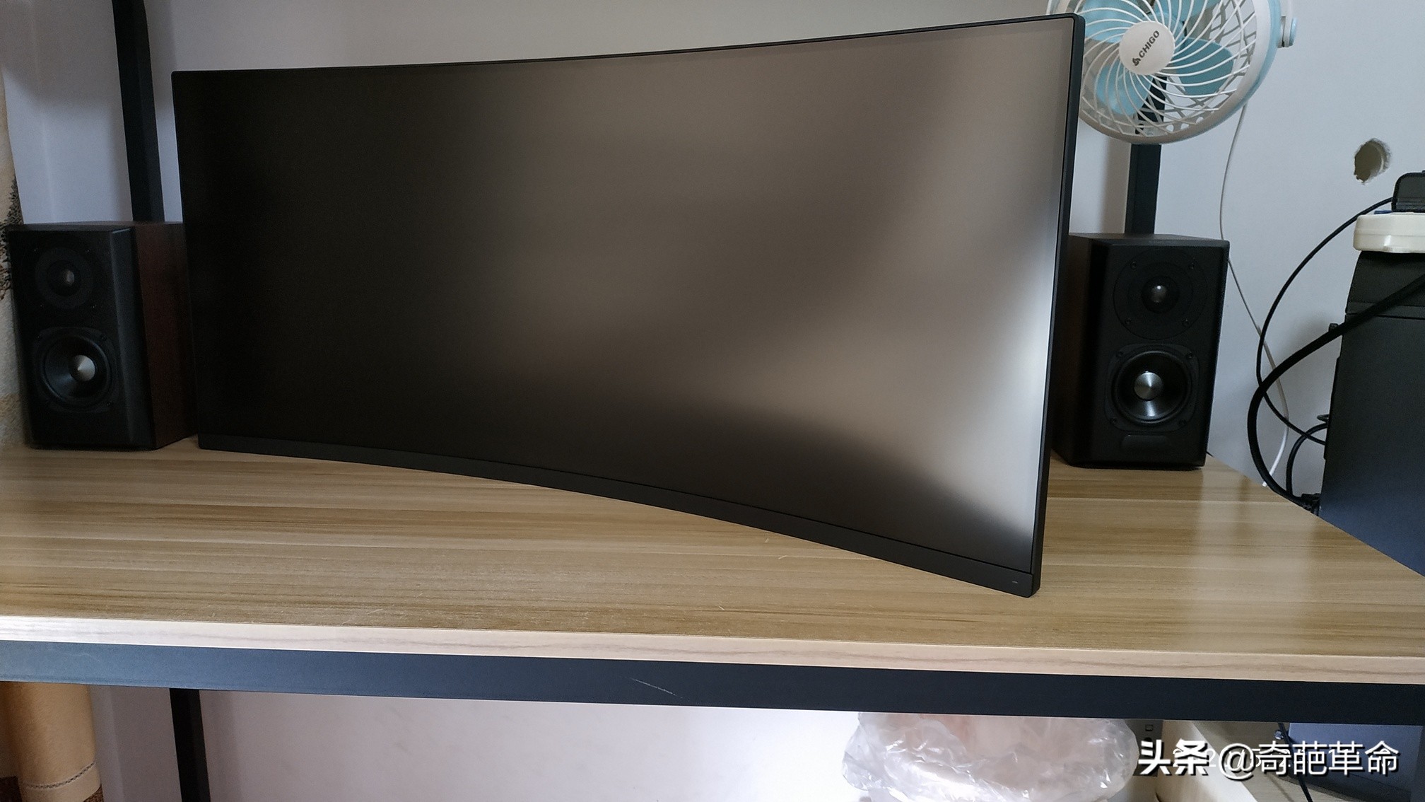 显示器用几年更换比较好,显示器坏了换显示器资料还在吗