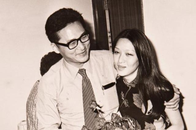 “恋足癖”李敖，因脚丫与胡因梦闪婚，闪离原因便秘样子太不堪？