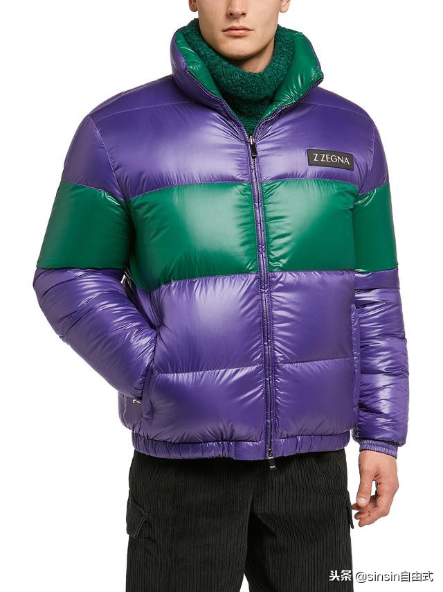 「时尚」1组机刻花纹行李包几件尼龙羽绒夹克衫还有3项跨界合作款