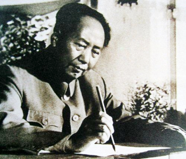 *国锋华**墓地：有很多老人鞠躬，回归卦山，不占民地