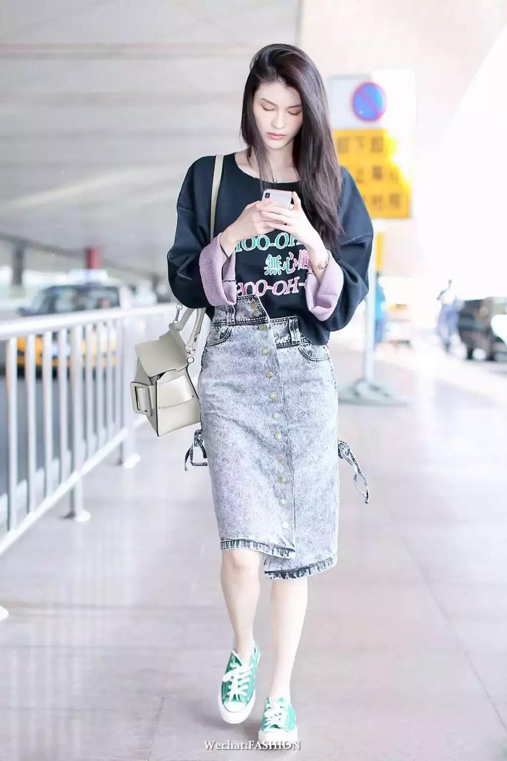 卫衣配什么裙子好看春天,卫衣裙子怎么搭配才好看