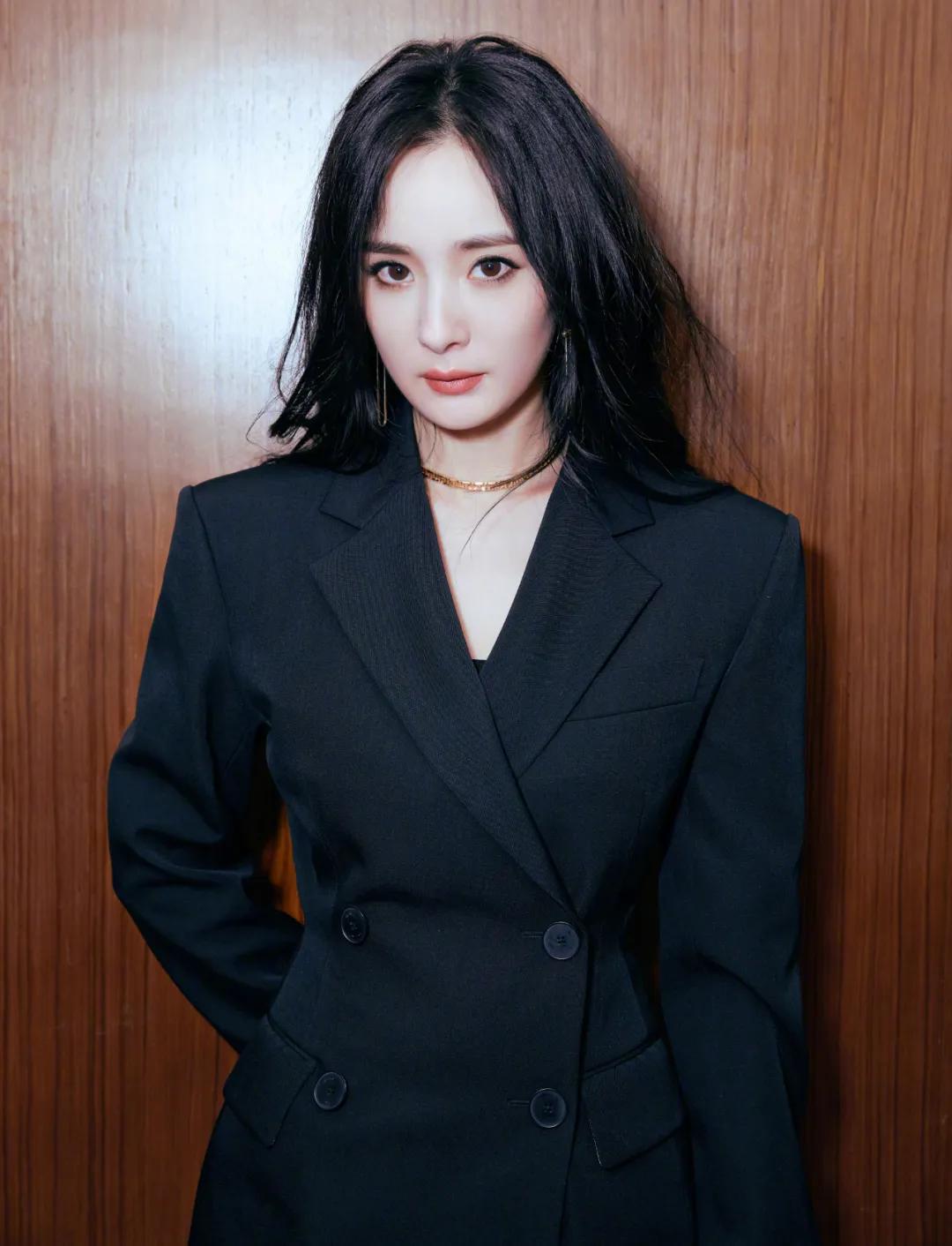 影视剧的女星持颜作“恶”，冷艳炫酷的“恶女风”它不香吗？