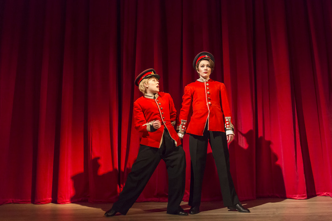 以戏剧为鉴,浅谈英国“女同性恋群体”陷入隐秘的本体论困境原因