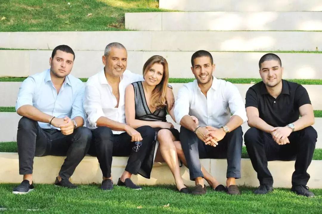 15万颗施华洛世奇水晶,eliesaab婚纱