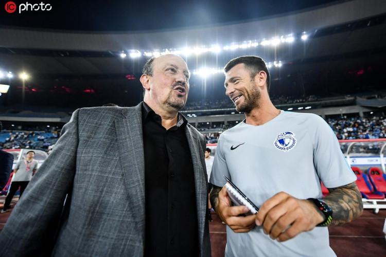 贝尼特斯用中文讲解战术,贝尼特斯评价伊斯坦布尔之夜