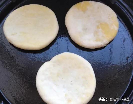怎样用电饼铛烙饼更软不和面,用电饼铛烙饼特别硬怎么解决