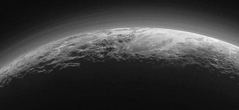 从400公里外的太空俯瞰地球,在46亿光年外看地球是什么样的