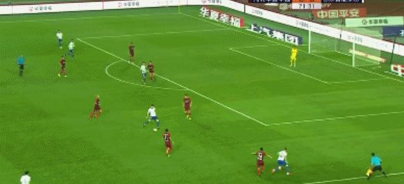 学习踢球两不误,踢足球的学霸