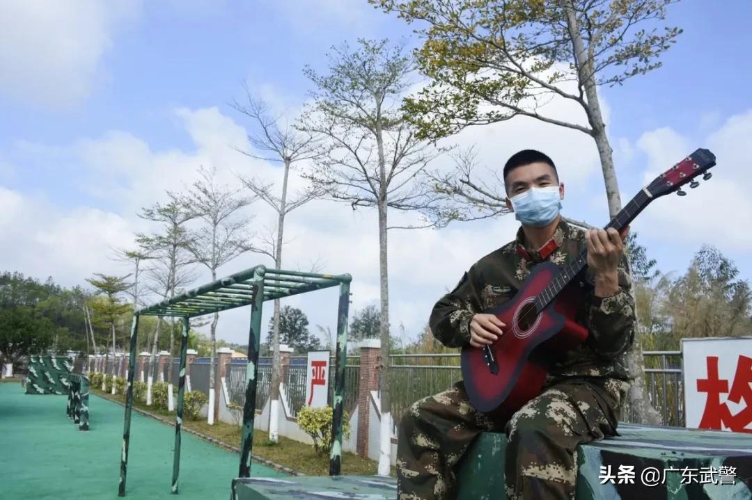 “宅”在营区久了太无聊?不可能的事!兵哥兵姐解锁“文娱”新姿势