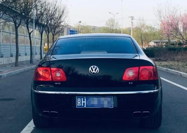 12年辉腾真实油耗,偶遇老款汽车