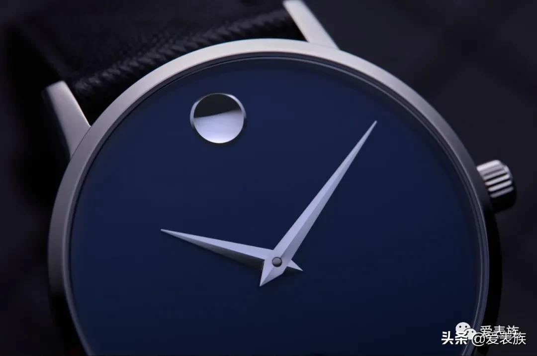将简约注入腕表灵魂，它诠释了对时间独特的见解