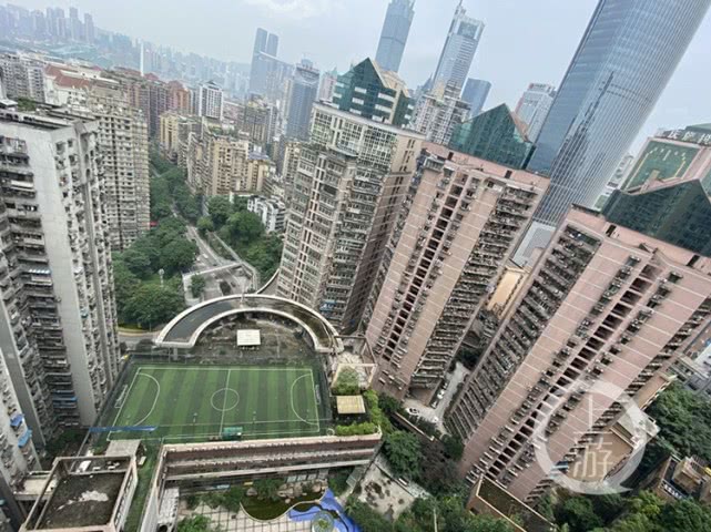 重庆最火爆的足球场,重庆空中球场视频