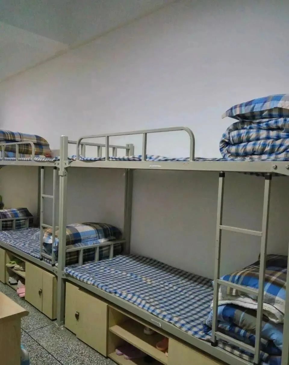 重庆环境最好的学校,重庆哪所学校宿舍和伙食最好