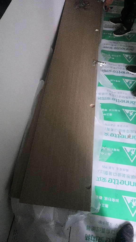 柜体实木多层好还是实木颗粒好,衣柜是多层实木还是颗粒好