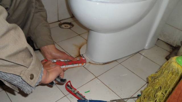 马桶漏水的原因视频,马桶漏水是什么原因视频