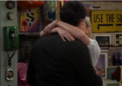 破产姐妹：害卡洛琳红毯出糗，不赔偿礼裙，博比到底爱不爱卡洛琳