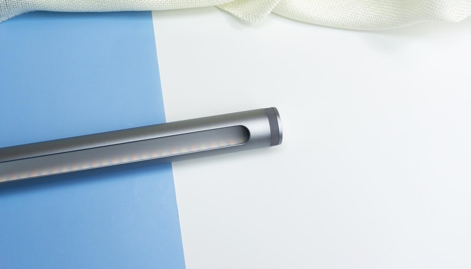 游戏宅的电脑桌面,游戏头戴式耳机rog棱镜s