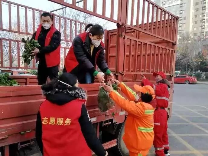 社区抗疫青年志愿者 (90后社区志愿者奔赴抗疫一线)