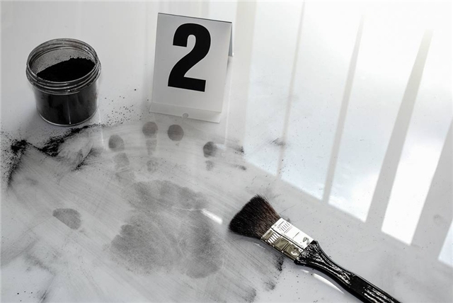 推理故事里，根据脚印算身高很好理解，但推算年龄是什么鬼原理？