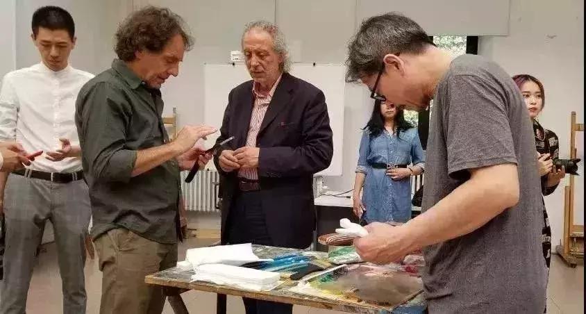 冷军的超写实绘画是造假的?画画40年代的作品都在这了,你来鉴别