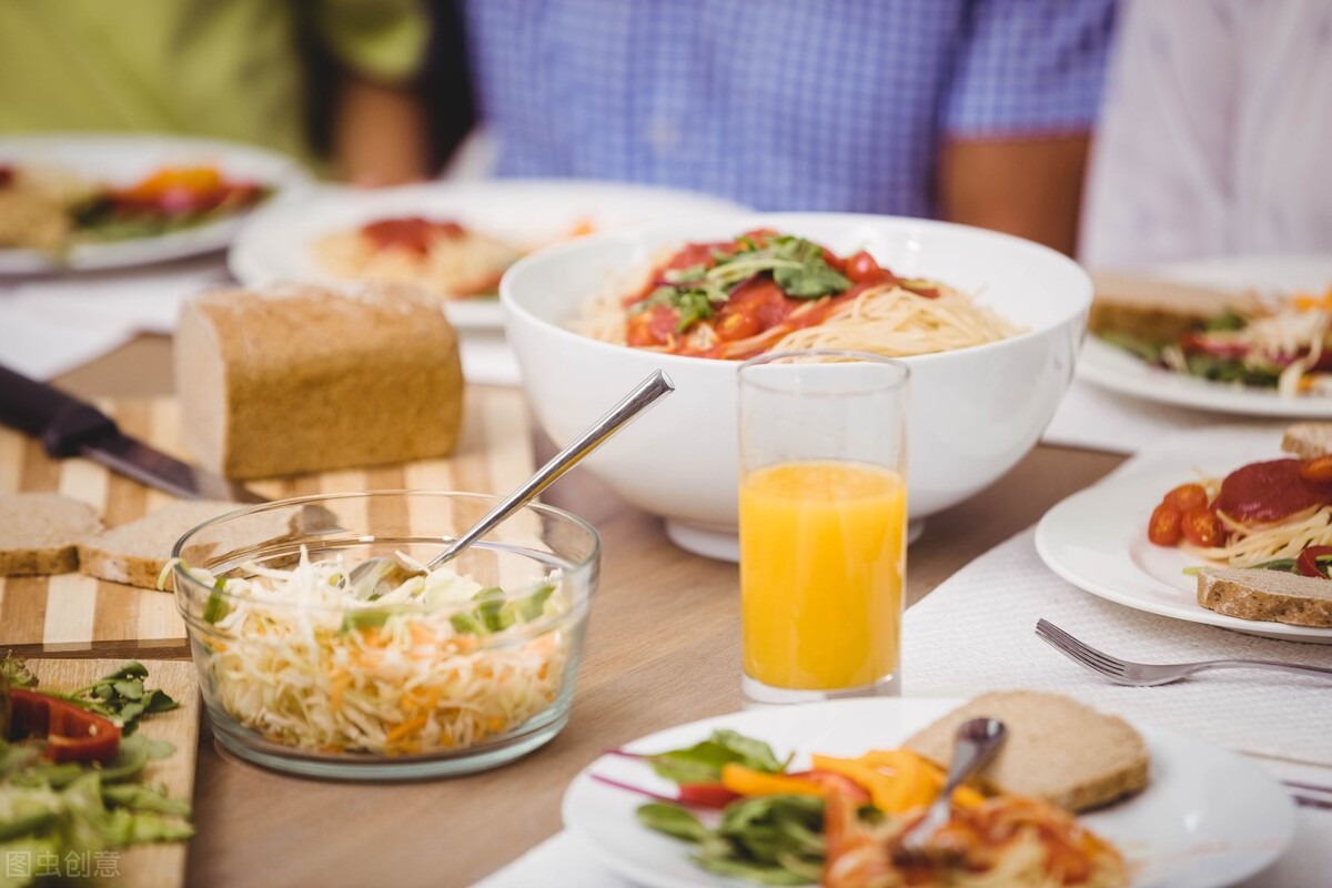 婆婆60岁生日，把儿媳送的礼物退了回来，只因孙子伤了奶奶的心