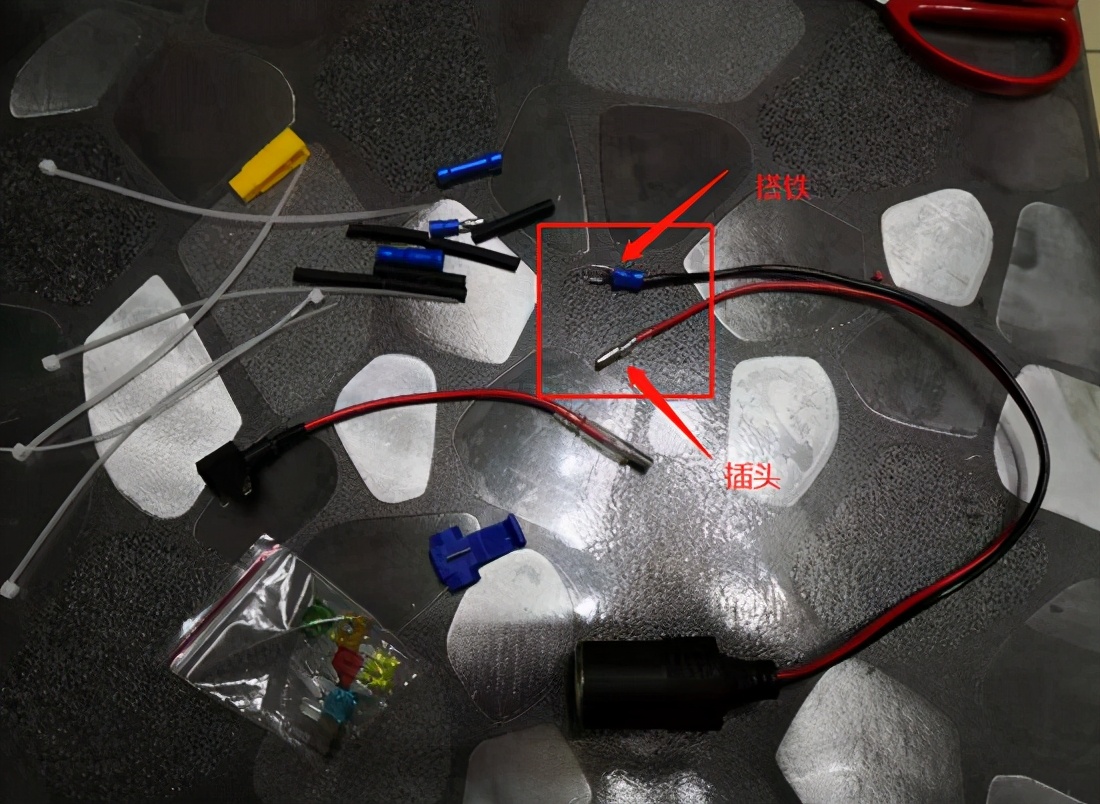行车记录仪后镜头隐藏式安装视频,diy记录仪加装外接摄像头